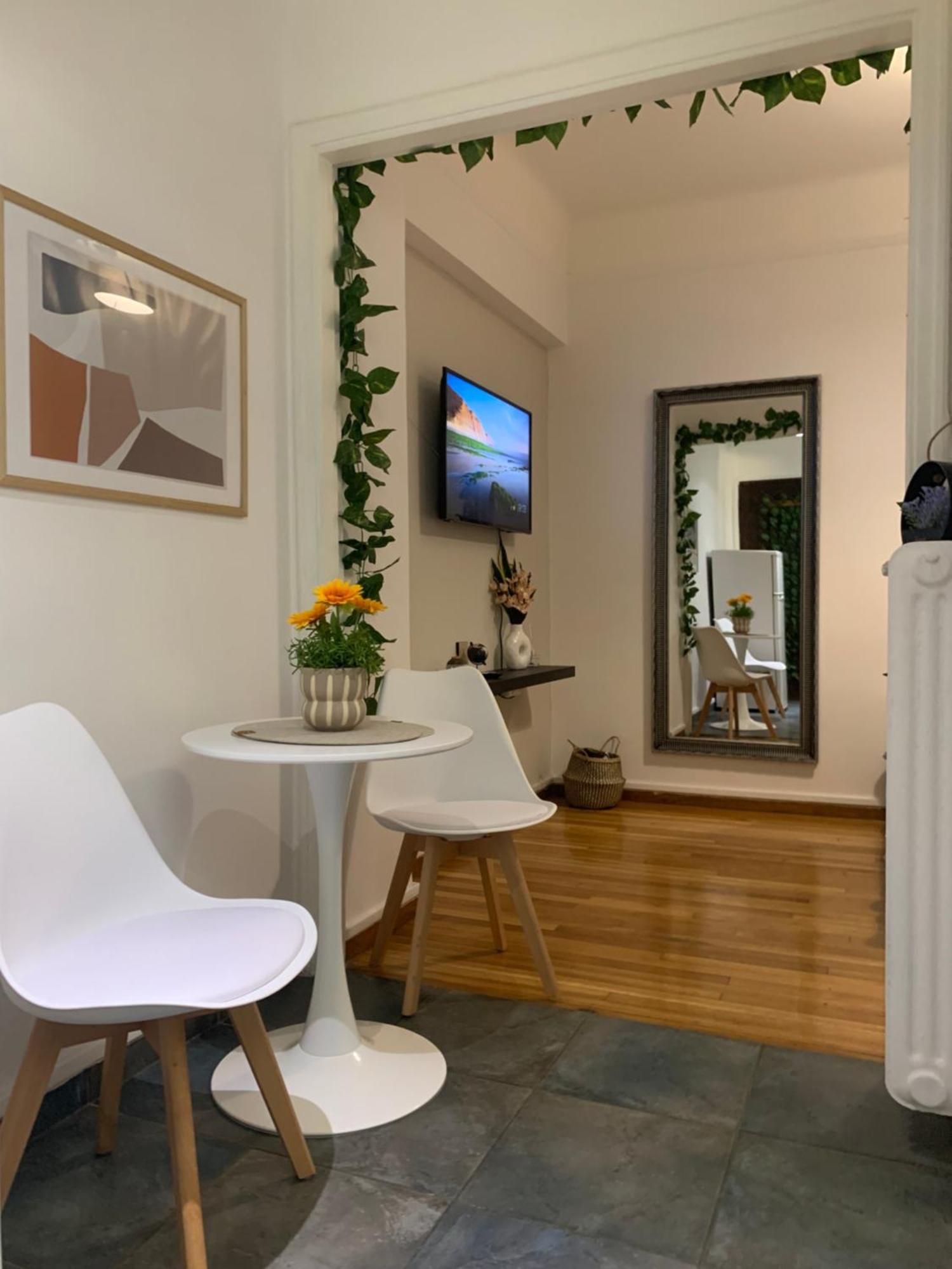 Charming House In Central Афины Экстерьер фото
