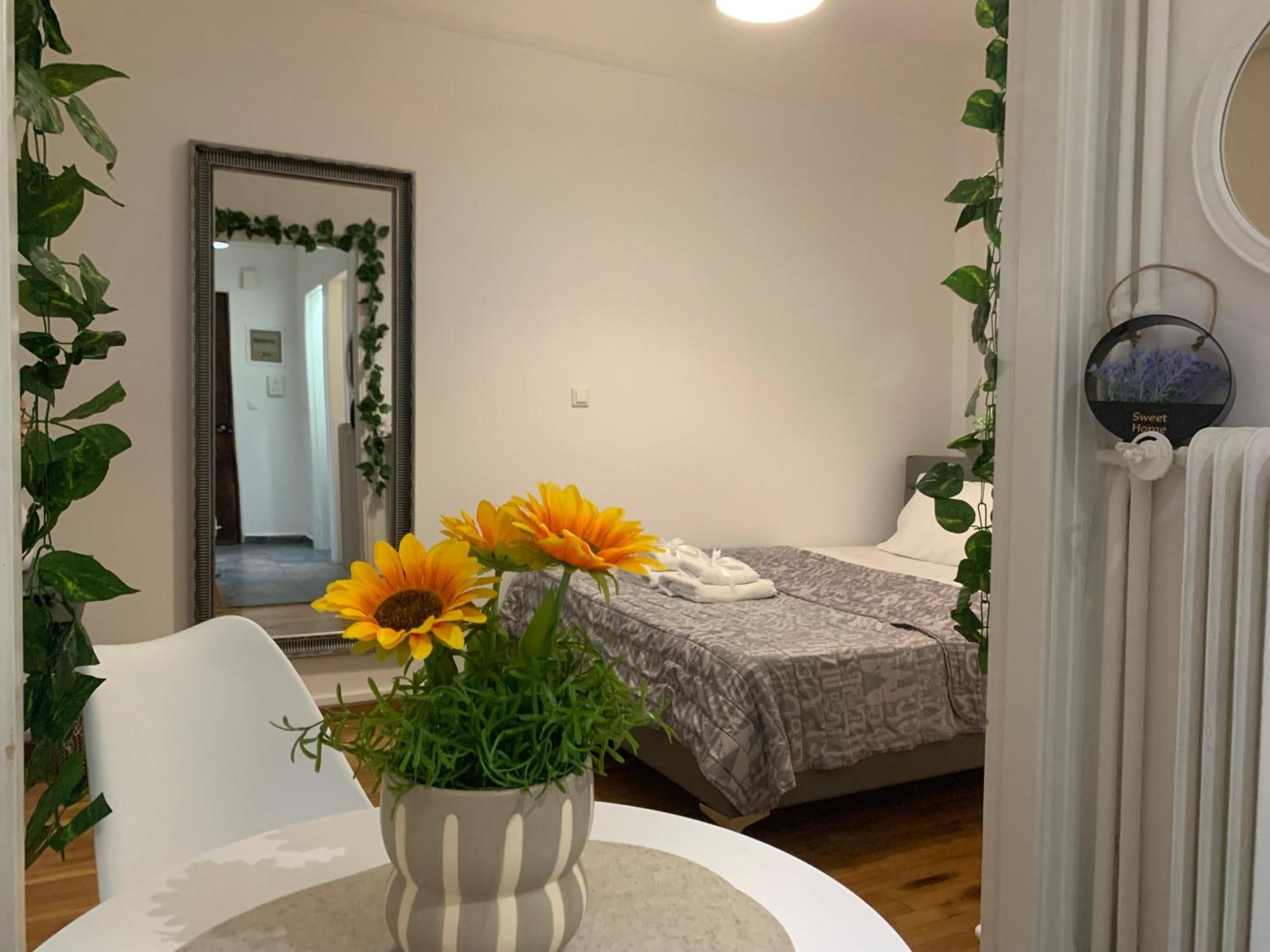 Charming House In Central Афины Экстерьер фото